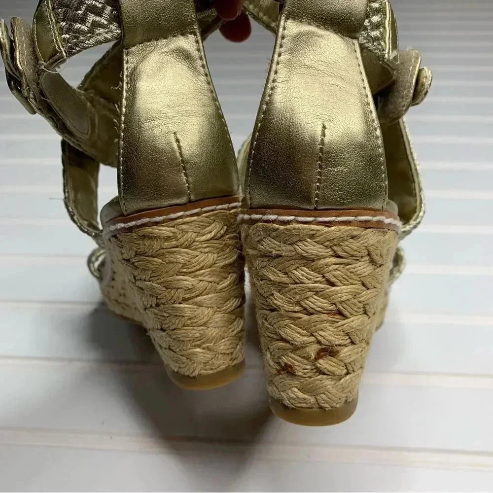 Stuart Weitzman Alex Crochet Wedge Sandal in Gold - Picture 9 of 10